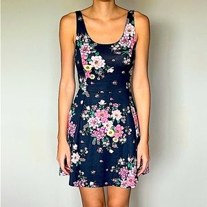Floral mini skater dress with a deep back in size US 8 (size S). Brand new.